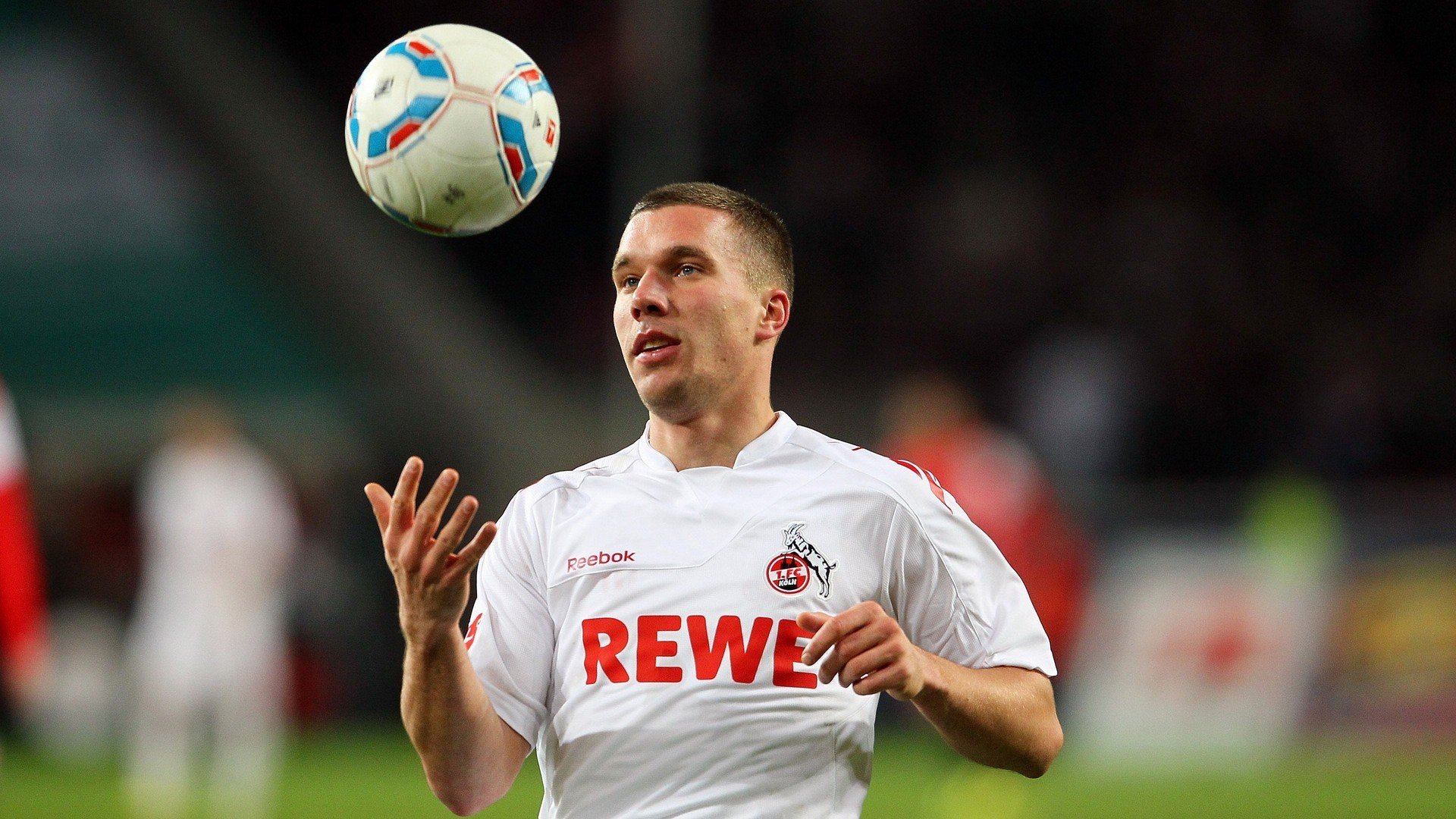 李娜主持青少年比赛颁奖仪式,青年演员李娜