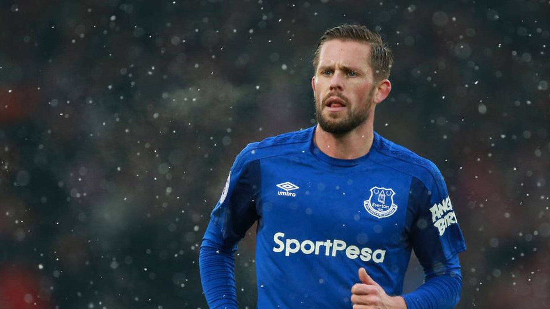 巴萨新星梅西梅开二度，巴萨官方致敬梅西