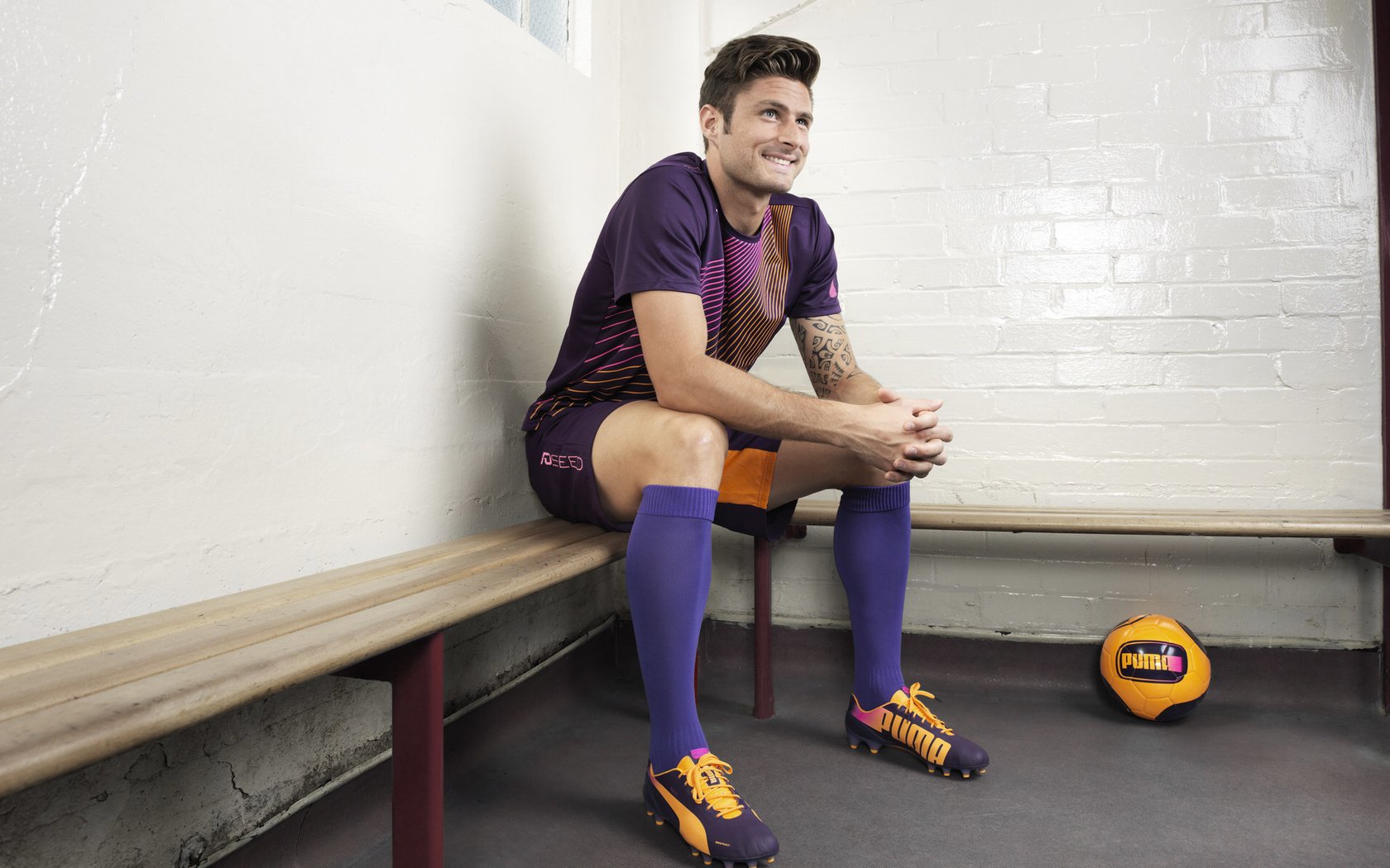 阿伦·斯密斯:以冷静思维指挥全黑队进攻,让比赛节奏变得流畅